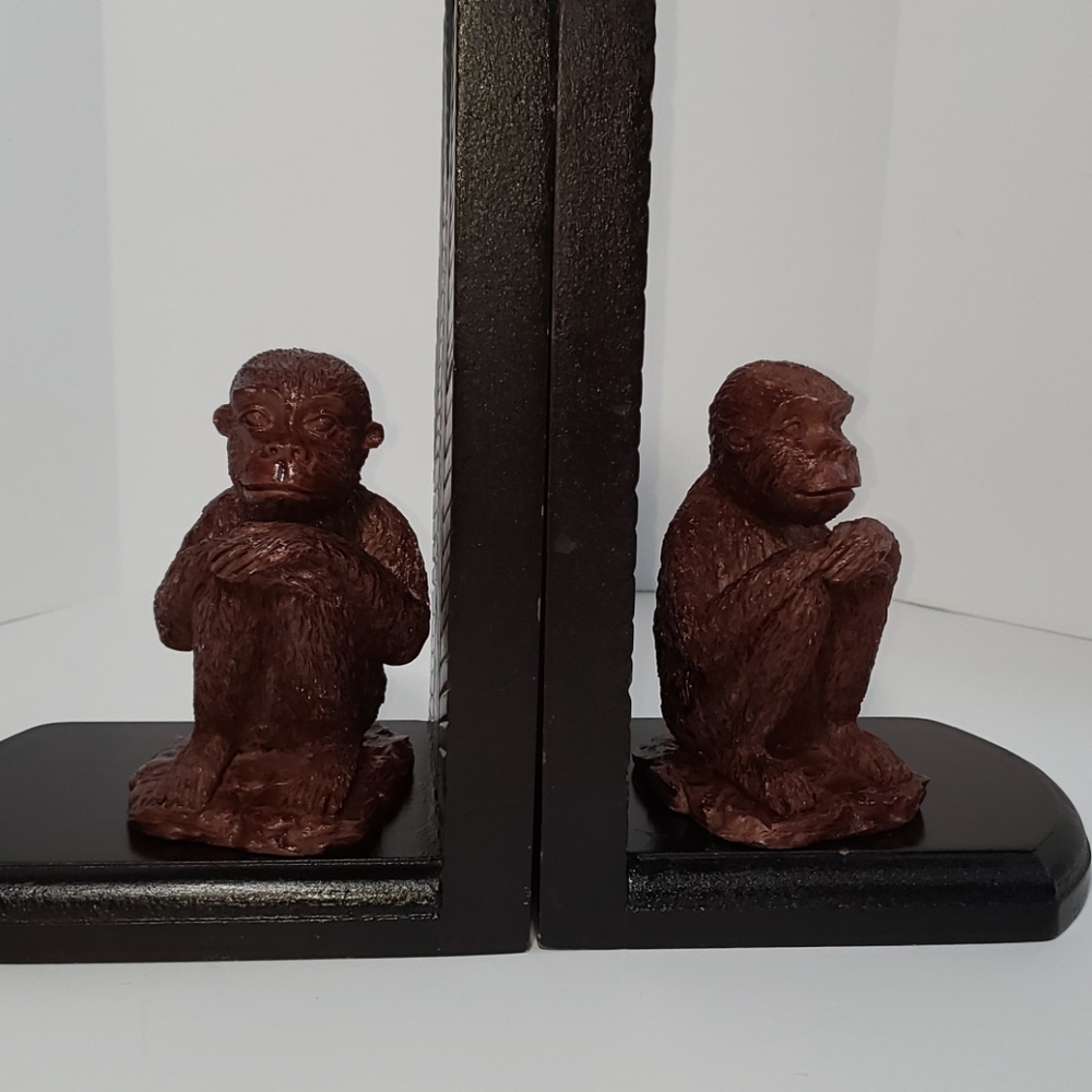 Beautiful wooden decorations to hold books.